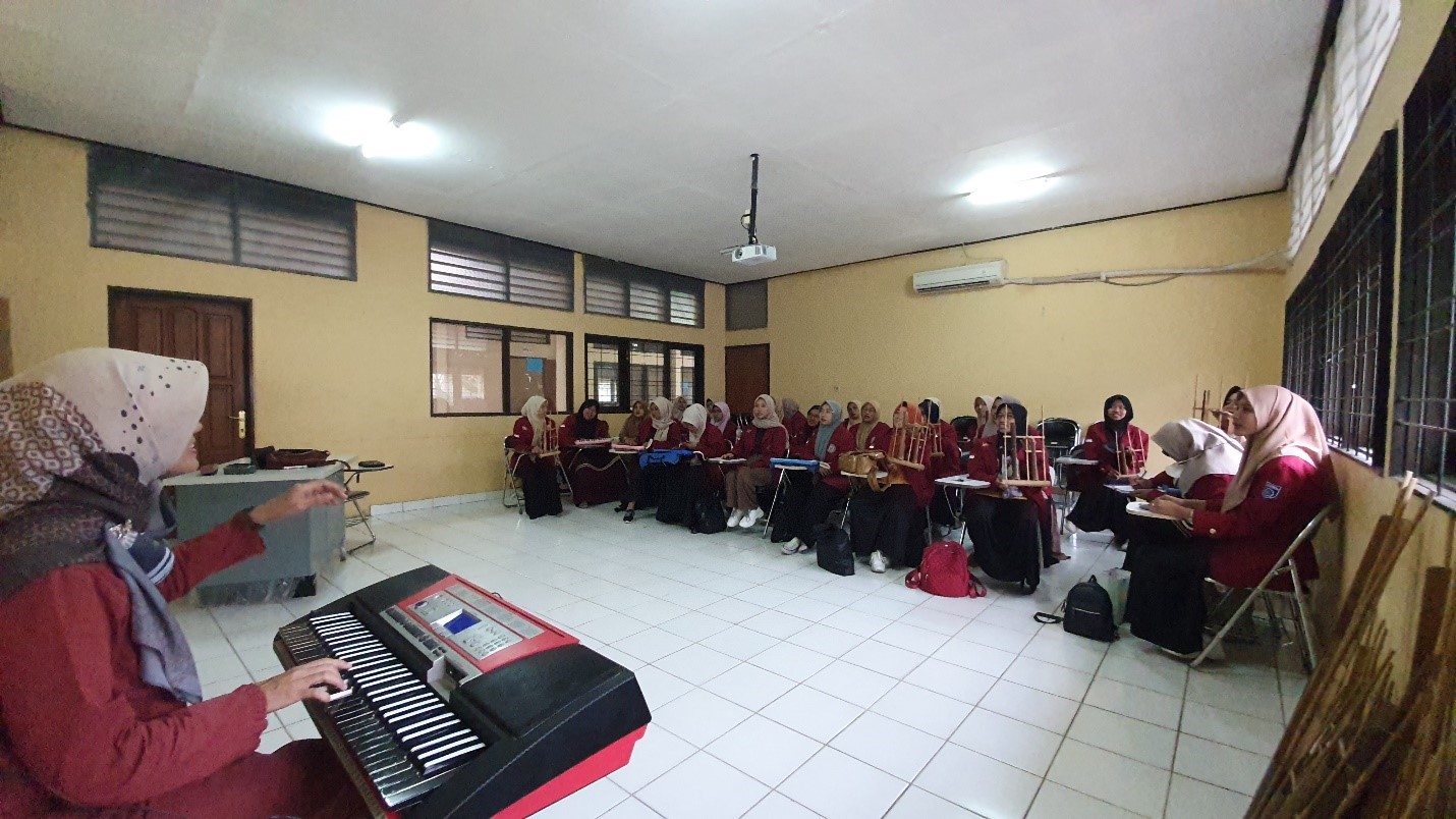 Mahasiswa PG PAUD UNIBA Semangat Ikuti MBKM di UPI Kamda Serang: Pertukaran Pelajaran Seni Musik yang Menginspirasi